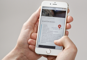 Mobiiliopas älypuhelimessa